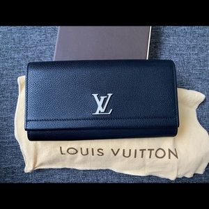 Preowned LV Lockme II wallet